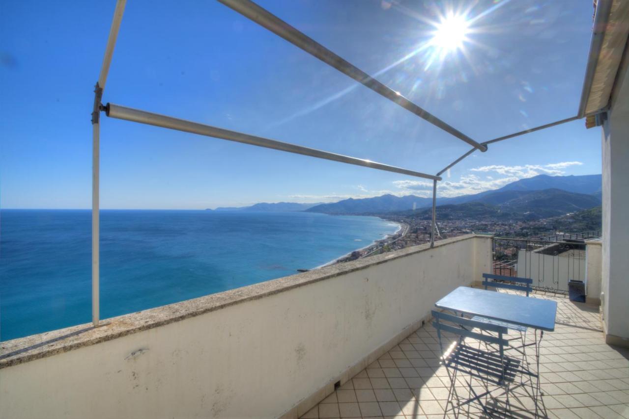 Villa Ischia Attico Sul Mare A Verezzi Borgio Verezzi Exterior photo